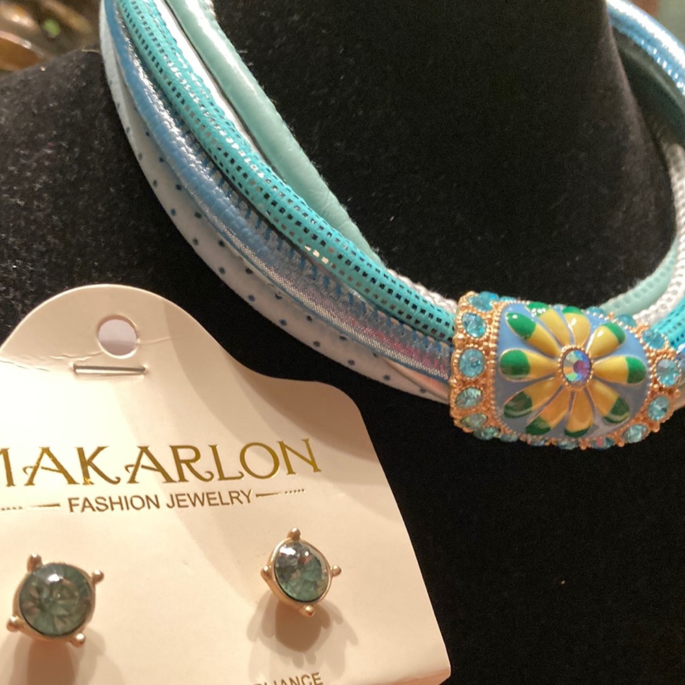 Makarlon Turquoise Blue Floral Statement Necklace